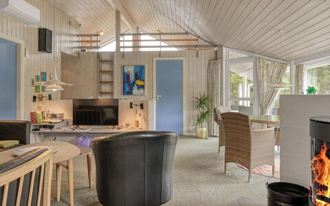 Aderice - 1.6Km from the Sea: Interieur Ontwerp, Hout, Plafond, Flooring, Verdieping, Woonkamer, Meubilair, Verlichting, Huis, Kamer