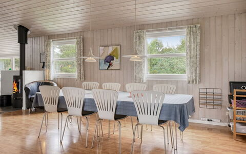 Aderice - 1.6Km from the Sea: Meubilair, Hout, Flooring, Interieur Ontwerp, Verdieping, Plafond, Tafel, Stoel, Keuken En Eettafel, Eetkamer