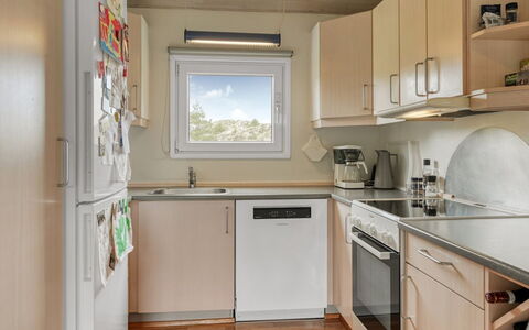 Aderice - 1.6Km from the Sea: Toestel Van De Keuken, Keuken, Major Appliance, Countertop, Interieur Ontwerp, Flooring, Hout, Huishoudapparatuur, Meubilair, Cabinetry