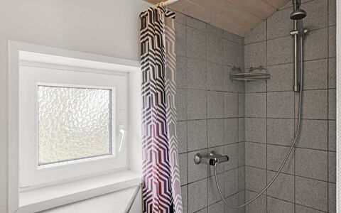 Aderice - 1.6Km from the Sea: Muur, Flooring, Interieur Ontwerp, Loodgieterswerkinrichting, Verdieping, Badkamer, Plafond, Loodgieter, Kamer, Samengesteld Materiaal