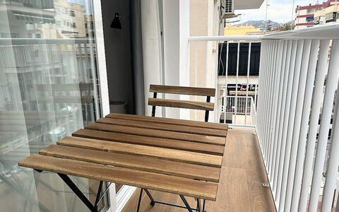 Caribe: Meubilair, Hout, Flooring, Verdieping, Stoel, Tafel, Buitenmeubels, Hardwood, Buitentafel, Beits