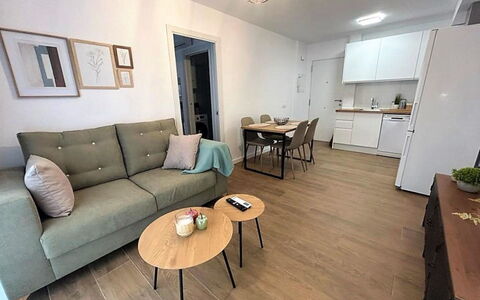Caribe: Meubilair, Flooring, Verdieping, Interieur Ontwerp, Hout, Houten Vloer, Kamer, Tafel, Appartement, Stoel