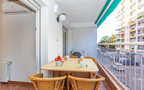 Popa: Appartement, Architectuur, Woongebied, Huis, Balkon, Condominium, Glas, Schaduw, Beits, Hotel