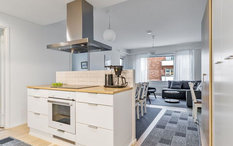 Levihonka 13: Keuken, Meubilair, Countertop, Interieur Ontwerp, Flooring, Cabinetry, Toestel Van De Keuken, Major Appliance, Hout, Verdieping