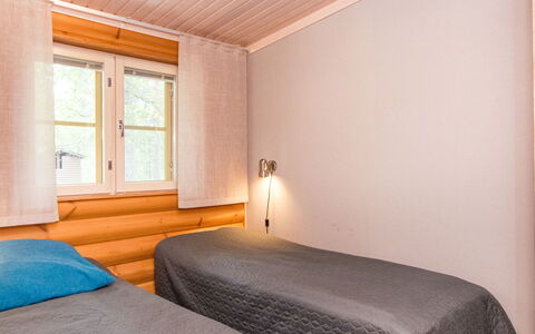 Mäkrä 3: Hout, Verdieping, Flooring, Interieur Ontwerp, Plafond, Slaapkamer, Bed, Laken, Kamer, Beits