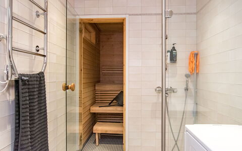 Mäkrä 3: Flooring, Hout, Verdieping, Loodgieterswerkinrichting, Interieur Ontwerp, Badkamer, Loodgieter, Tegel, Samengesteld Materiaal, Kamer