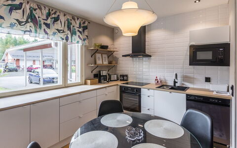 Artunkuja: Interieur Ontwerp, Lichte Inrichting, Meubilair, Plafond, Flooring, Hout, Countertop, Keuken, Verlichting, Verdieping