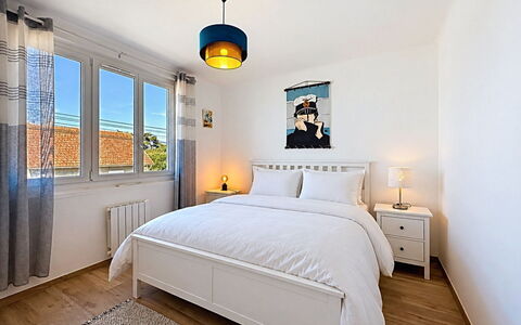 Le Terrier Préfaillais, Jacuzzi: Bed, Meubilair, Slaapkamer, Bedding, Interieur Ontwerp, Laken, Kamer, Plafond, Linens, Verdieping