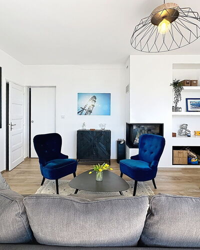 Le Terrier Préfaillais, Jacuzzi: Meubilair, Interieur Ontwerp, Flooring, Bankstel, Verdieping, Muur, Woonkamer, Kamer, Tafel, Hout