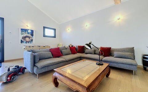 La Plaine-Sur-Mer 801: Bankstel, Interieur Ontwerp, Meubilair, Flooring, Woonkamer, Hout, Verdieping, Plafond, Huis