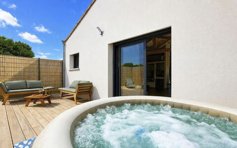 La Plaine-Sur-Mer 801: Zwembad, Samengesteld Materiaal, Toevlucht, Eco Hotel, Jacuzzi, Binnenplaats, Buitenmeubels, Hotel, Thermae, Villa