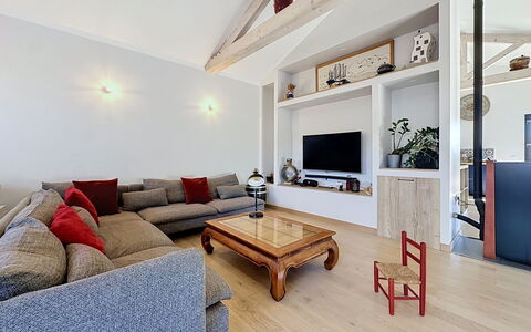La Plaine-Sur-Mer 801: Meubilair, Interieur Ontwerp, Bankstel, Flooring, Hout, Plafond, Verdieping, Woonkamer, Kamer, Verlichting