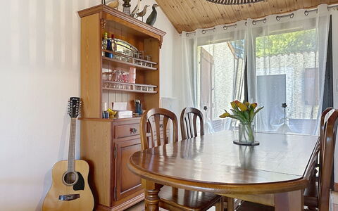Les Hauts de la Noëveillard: Meubilair, Interieur Ontwerp, Hout, Flooring, Tafel, Stoel, Eetkamer, Verdieping, Keuken En Eettafel, Kamer