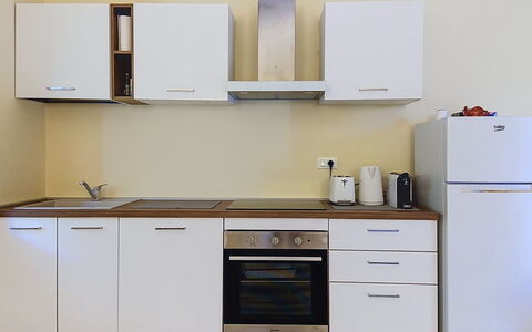 Linaglia: Toestel Van De Keuken, Cabinetry, Keuken, Hout, Major Appliance, Flooring, Countertop, Interieur Ontwerp, Meubilair, Kamer