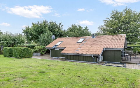 Dior - 800M from the Sea: Dak, Huis, Huis, Verblijf, Siding, Landgoed, Boerderij, Tuin, Gazon, Garden Gebouwen