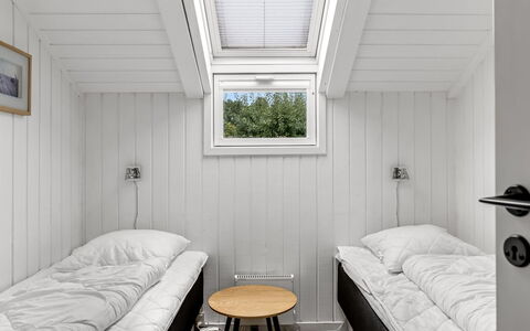 Dior - 800M from the Sea: Hout, Slaapkamer, Bed, Verdieping, Plafond, Bedding, Interieur Ontwerp, Laken, Bed Frame