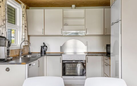 Helrun - 800M from the Sea: Toestel Van De Keuken, Keuken, Flooring, Interieur Ontwerp, Countertop, Major Appliance, Hout, Meubilair, Plafond, Verdieping
