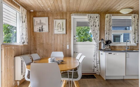 Helrun - 800M from the Sea: Meubilair, Flooring, Interieur Ontwerp, Hout, Verdieping, Plafond, Keuken En Eettafel, Eetkamer, Huis, Houten Vloer