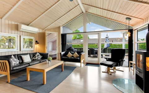 Tobias - 30Km from the Sea: Hout, Interieur Ontwerp, Bankstel, Meubilair, Plafond, Flooring, Woonkamer, Verdieping, Houten Vloer, Huis