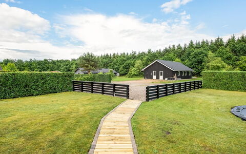 Tobias - 30Km from the Sea: Tuin, Gazon, Verblijf, Hek, Landscaping, Schaduw, Werf, Park, Home Schermen, Boerderij