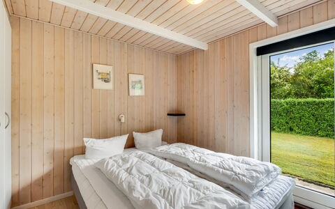 Tobias - 30Km from the Sea: Hout, Slaapkamer, Bed, Bed Frame, Laken, Bedding, Plafond, Hardwood, Beits, Plank