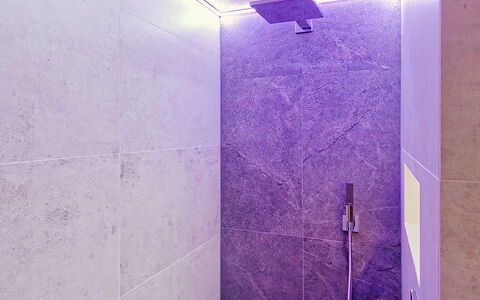 Das Maridl: Loodgieterswerkinrichting, Flooring, Plafond, Verdieping, Loodgieter, Lichte Inrichting, Badkamer, Tegel, Douchekop, Douche