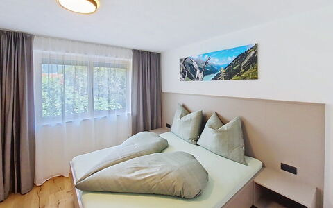 Das Maridl: Interieur Ontwerp, Kamer, Bed, Plafond, Meubilair, Slaapkamer, Verdieping, Flooring, Gordijn, Hoofdkussen