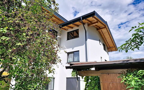 Das Maridl: Gebouw, Huis, Huis, Architectuur, Woongebied, Verblijf, Siding, Balkon, Daylighting, Villa