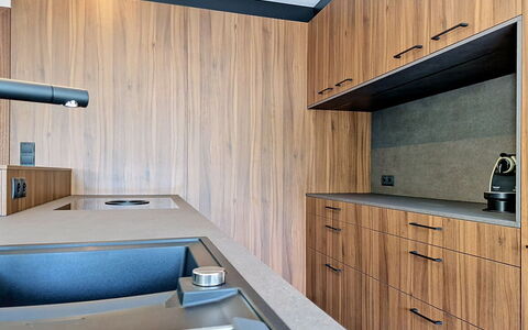 Das Maridl: Hout, Interieur Ontwerp, Flooring, Countertop, Verdieping, Cabinetry, Keuken, Beits, Hardwood, Lichte Inrichting