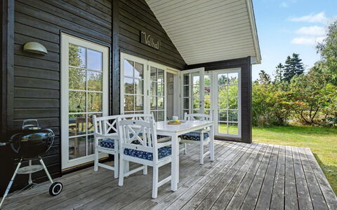 Heidrun - 400M from the Sea: Hout, Veranda, Huis, Huis, Verblijf, Deur, Siding, Dek, Hardwood, Houten Vloer