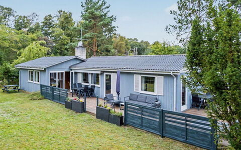 Karelia - 900M from the Sea: Huis, Huis, Dak, Struik, Verblijf, Woongebied, Siding, Veranda, Tuin, Landgoed
