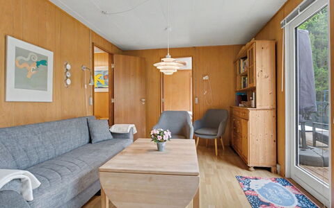 Karelia - 900M from the Sea: Meubilair, Interieur Ontwerp, Flooring, Hout, Verdieping, Bankstel, Tafel, Plafond, Kamer, Woonkamer