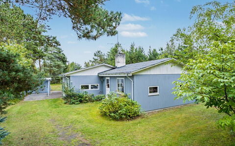 Karelia - 900M from the Sea: Huis, Struik, Huis, Verblijf, Dak, Landgoed, Groundcover, Tuin, Gazon
