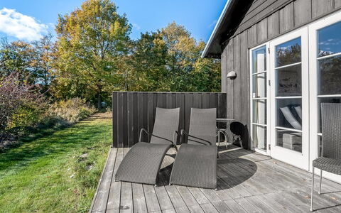 Gunda - 150M from the Sea: Hout, Houten Vloer, Hardwood, Plank, Dek, Veranda, Huis, Deur, Verblijf, Siding