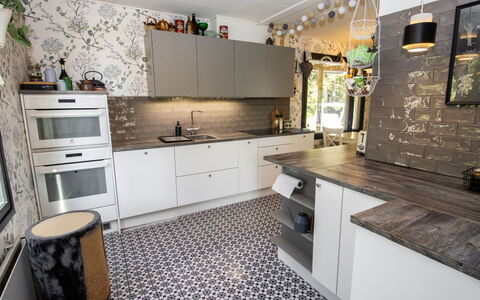 Salo 640: Keuken, Toestel Van De Keuken, Countertop, Flooring, Cabinetry, Major Appliance, Verdieping, Interieur Ontwerp, Fornuis, Meubilair