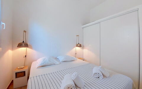 Casa San Ciprianu: Muur, Interieur Ontwerp, Flooring, Verdieping, Plafond, Meubilair, Slaapkamer, Appartement, Bed, Kamer