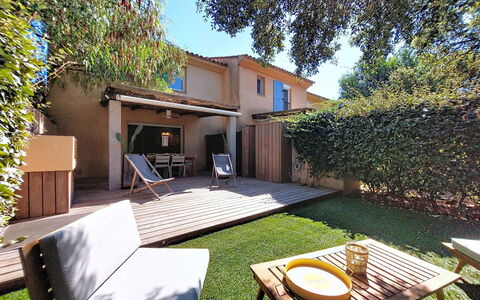 Casa San Ciprianu: Woongebied, Huis, Huis, Tuin, Backyard, Schaduw, Werf, Landgoed, Hacienda, Landscaping