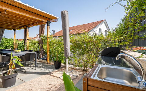 Le Vito: Buitenmeubels, Meubilair, Schaduw, Stoel, Eco Hotel, Dek, Buitentafel, Vrije Tijd, Tuin, Patio