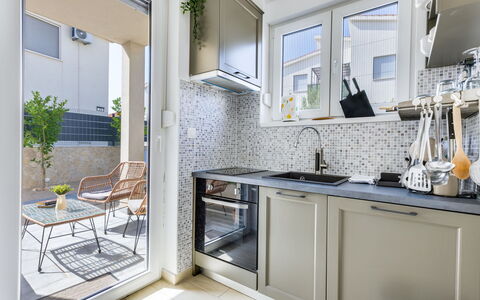 Le Vito: Keuken, Toestel Van De Keuken, Countertop, Major Appliance, Interieur Ontwerp, Flooring, Cabinetry, Huishoudapparatuur, Meubilair, Verdieping