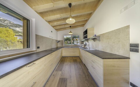 Chalet Dumbria Dolomites: Hout, Flooring, Plafond, Keuken, Countertop, Verdieping, Beits, Houten Vloer, Hardwood, Plank