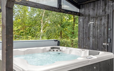 Geeske - 1.1Km from the Sea: Bad, Loodgieterswerkinrichting, Loodgieter, Jacuzzi, Natuurlijk Materiaal, Ontwerp, Badkamer, Hardwood, Kamerplant