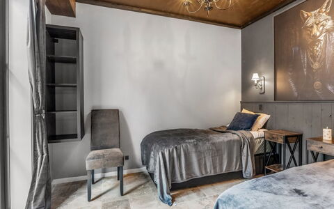 Geeske - 1.1Km from the Sea: Slaapkamer, Interieur Ontwerp, Meubilair, Hout, Flooring, Verdieping, Plafond, Bed, Laken, Verlichting