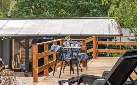 Geeske - 1.1Km from the Sea: Hout, Meubilair, Dek, Veranda, Hardwood, Schaduw, Beits, Verblijf, Buitenmeubels, Outdoor Structuur