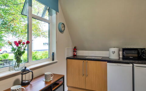 Foxgloves Valley Lodge: Interieur Ontwerp, Hout, Meubilair, Flooring, Plafond, Verdieping, Kamer, Countertop, Keuken, Loodgieterswerkinrichting
