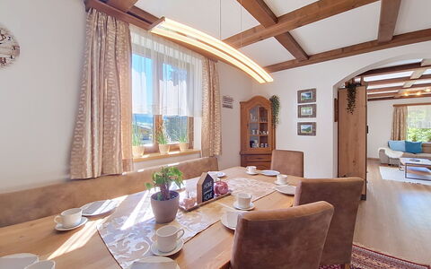 Ferienhaus Lanzinger: Meubilair, Interieur Ontwerp, Hout, Flooring, Plafond, Verdieping, Tafel, Kamer, Keuken En Eettafel, Eetkamer
