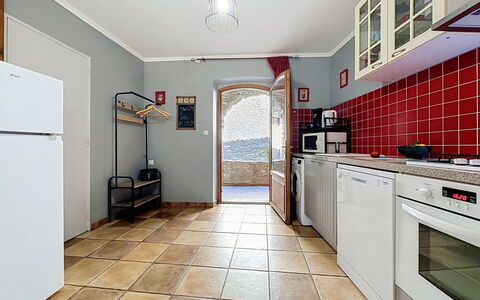 Chateau de la Favède: Muur, Flooring, Verdieping, Plafond, Interieur Ontwerp, Major Appliance, Keuken, Kamer, Appartement, Tegel