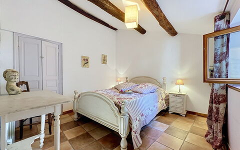 Chateau de la Favède: Meubilair, Bed, Interieur Ontwerp, Slaapkamer, Laken, Bedding, Plafond, Hout, Verdieping, Kamer
