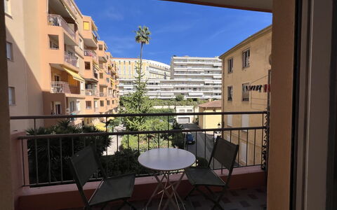 Le Magellan: Buurt, Woongebied, Appartement, Condominium, Stedelijk Ontwerp, Balkon, Schaduw