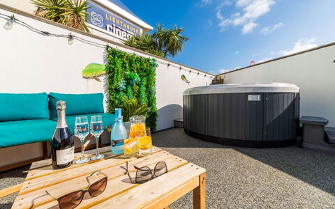 Towan Beach: Zwembad, Bad, Toevlucht, Jacuzzi, Hotel, Eco Hotel, Loodgieterswerkinrichting, Kamerplant, Buitenmeubels