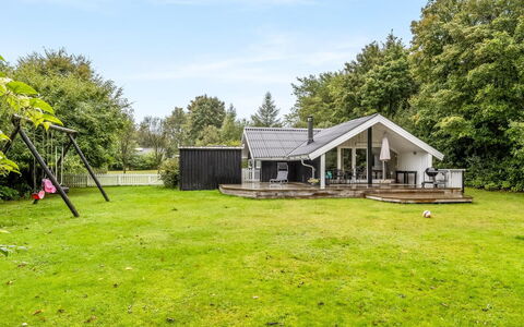 Ejler - 30Km from the Sea: Huis, Huis, Dak, Verblijf, Gazon, Boerderij, Landgoed, Tuin, Schaduw, Landscaping